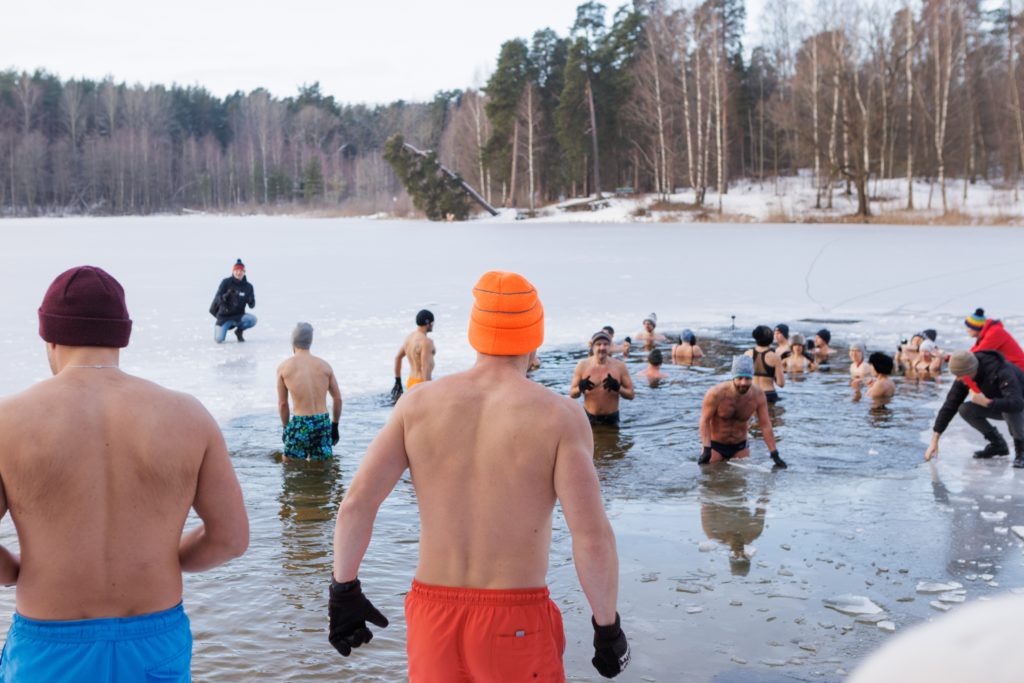 treating pain with cold open water swimming